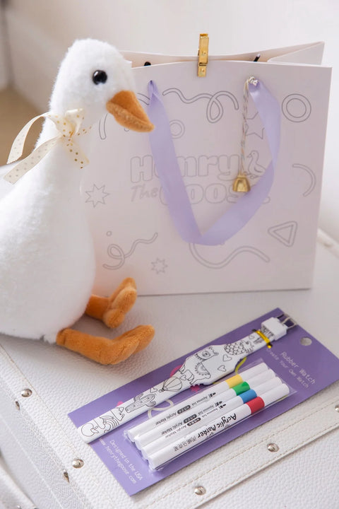 Lama rubber bracelet digital watch with markers and plush toy Henry the Goose.